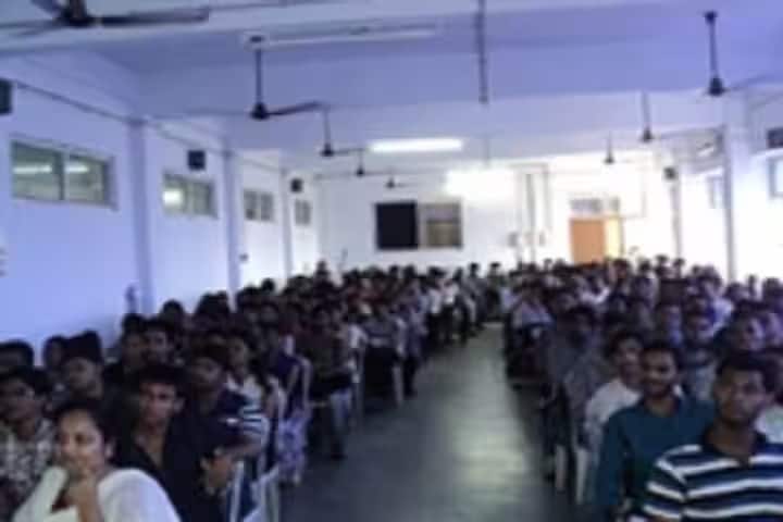 KJ Institute of Ayurveda and Research campus in Vadodara, Gujarat, India — photo 3