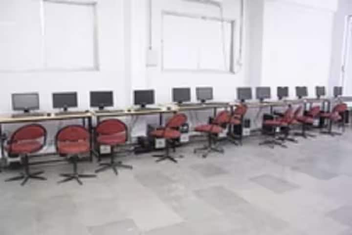 KJ Institute of Ayurveda and Research campus in Vadodara, Gujarat, India — photo 6