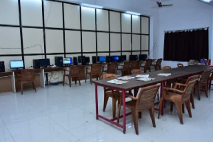 Dr Ulhas Patil Homoeopathic Medical College and Hospital campus in Jalgaon, Maharashtra, India — photo 3