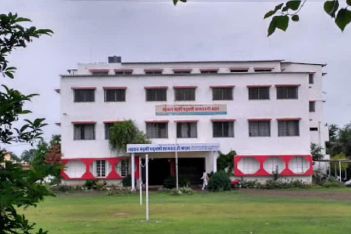Shakar Maharshi Padmashri Shamraoji Kadam Homoeopathic Medical College campus in Nanded, Maharashtra, India — photo 2