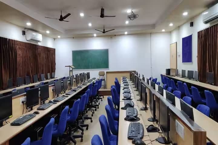 Shri Alpesh N Patel Post Graduate Institute of Science and Research campus in Anand, Gujarat, India — photo 5