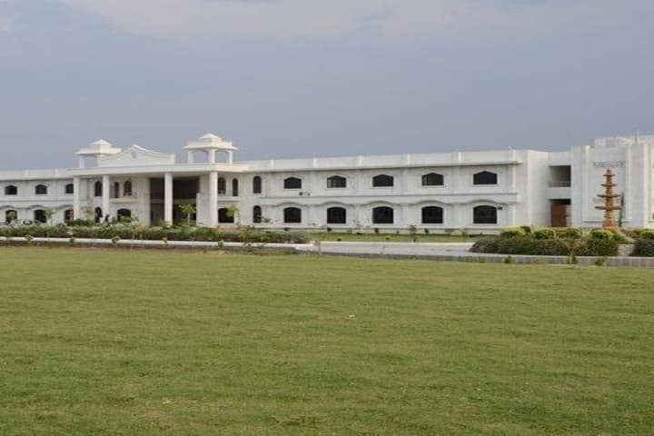 Aaryaveer Homoeopathic Medical College and Hospital campus in Rajkot, Gujarat, India — photo 2