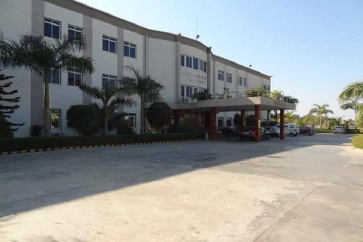 Pioneer Homoeopathic Medical College and Hospital campus in Vadodara, Gujarat, India — photo 1