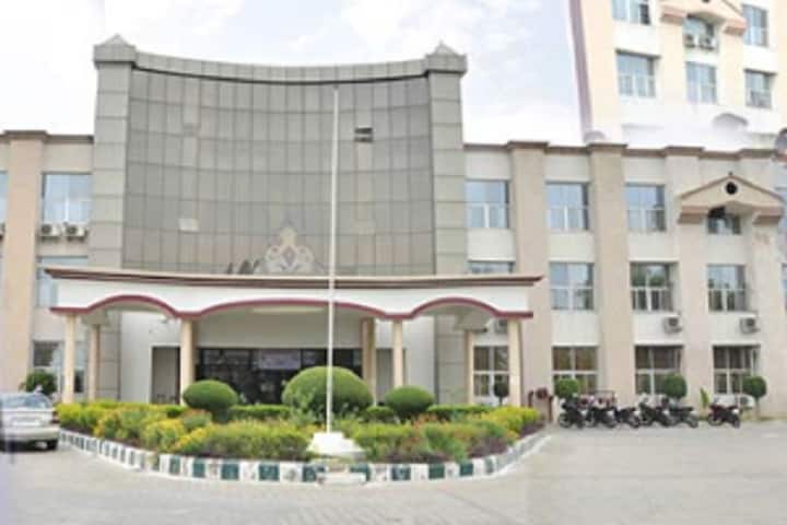 Maa Pitambara College of Pharmacy campus in Agra, Uttar Pradesh, India — photo 1