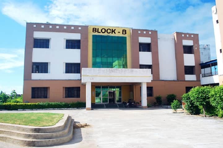 Thakur Yugraj Singh Law College campus in Fatehpur, Uttar Pradesh, India — photo 1
