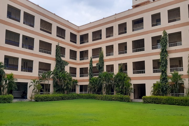 Velammal College of Nursing campus in Madurai, Tamil Nadu, India — photo 1