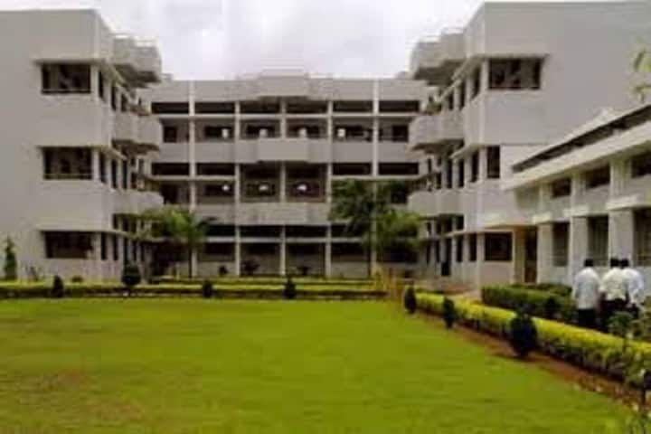 Maratha Mandals College of Pharmacy campus in Belgaum, Karnataka, India — photo 2