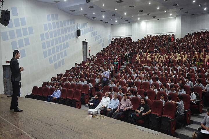 Mahdi Girls College campus in Bhavnagar, Gujarat, India — photo 6