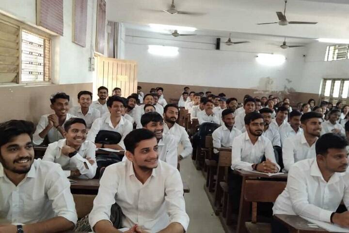 VT Choksi Sarvajanik College of Law campus in Surat, Gujarat, India — photo 4
