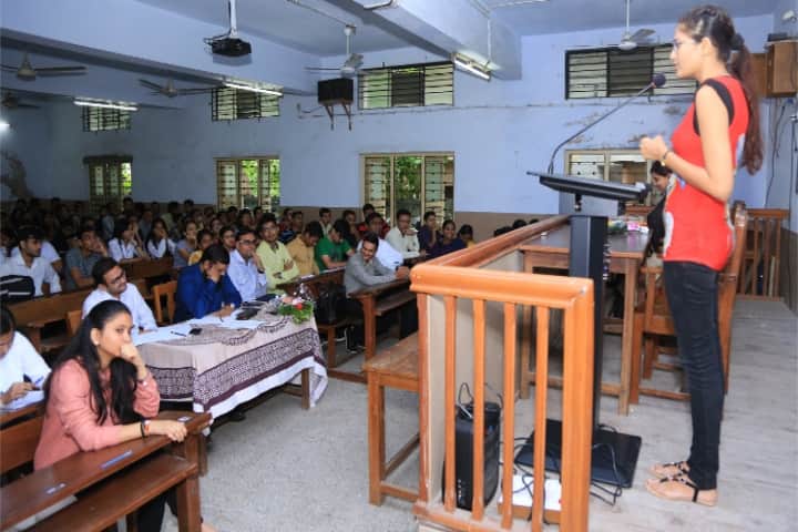 VT Choksi Sarvajanik College of Law campus in Surat, Gujarat, India — photo 6