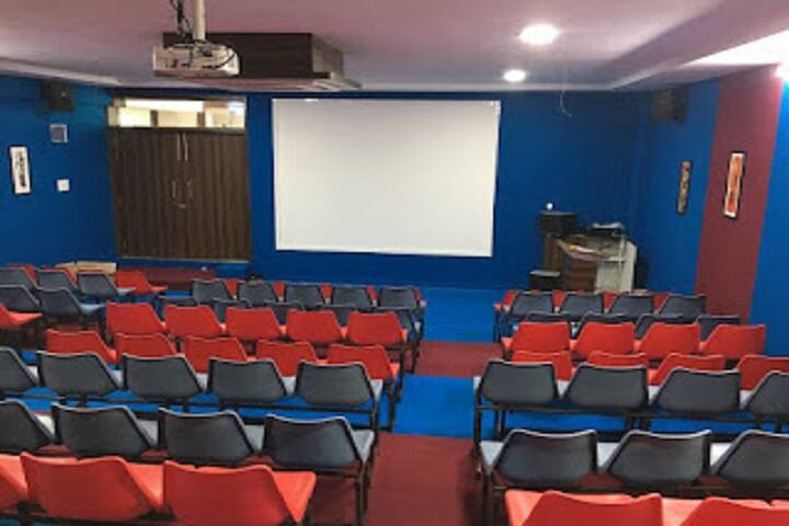 Vivekanand Law College campus in Ahmedabad, Gujarat, India — photo 2