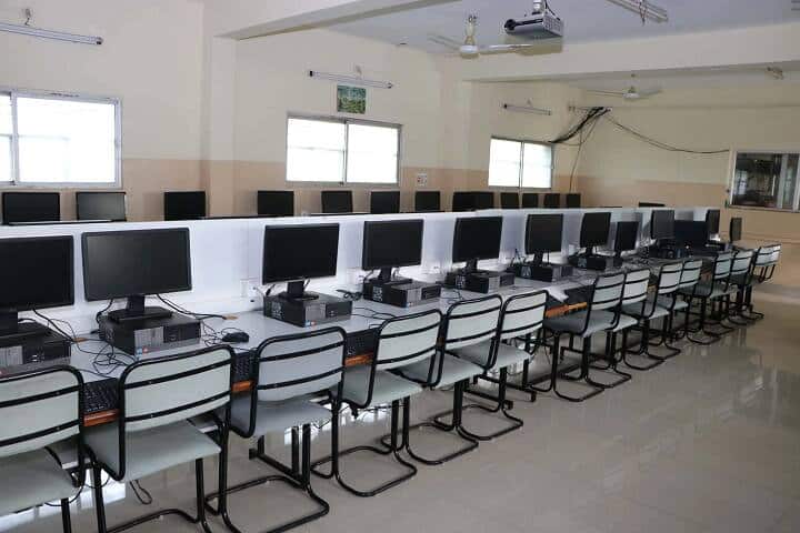 Vidyavardhaka Law College campus in Mysuru, Karnataka, India — photo 4