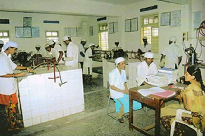 Dr JJ Magdum Pharmacy College campus in Jaysingpur, Maharashtra, India — photo 6