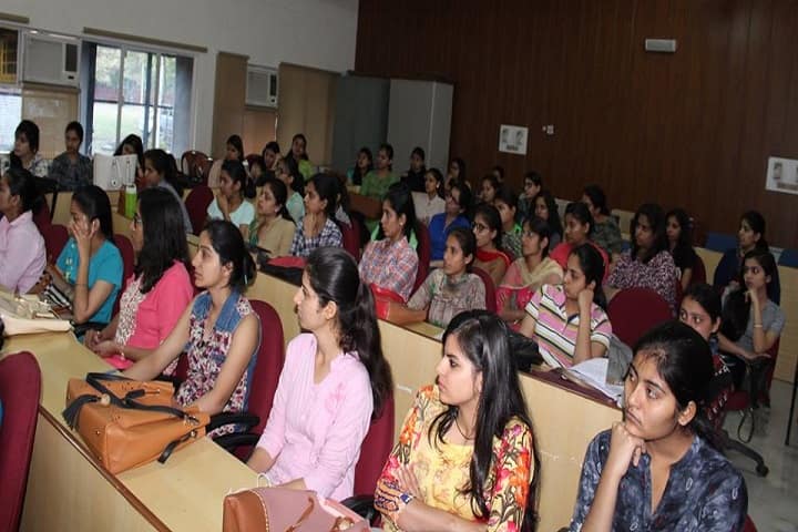 MCM DAV College for Women campus in Chandigarh, India — photo 4