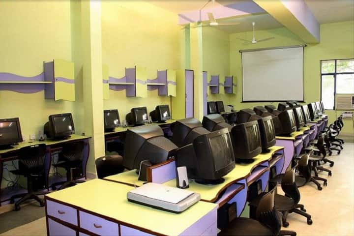 MCM DAV College for Women campus in Chandigarh, India — photo 5