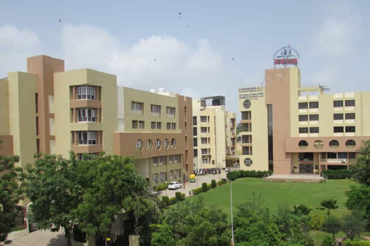 SKUM College of Nursing campus in Ahmedabad, Gujarat, India — photo 1