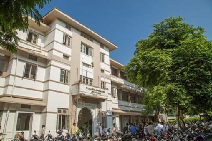 Sir LA Shah Law College campus in Ahmedabad, Gujarat, India — photo 1