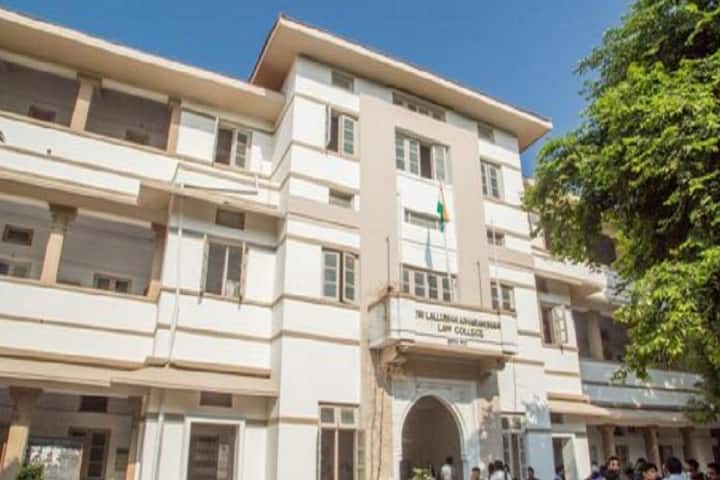 Sir LA Shah Law College campus in Ahmedabad, Gujarat, India — photo 2