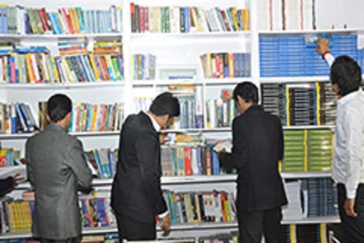 Shri Mangalam College of Law and Management campus in Noida, Uttar Pradesh, India — photo 4