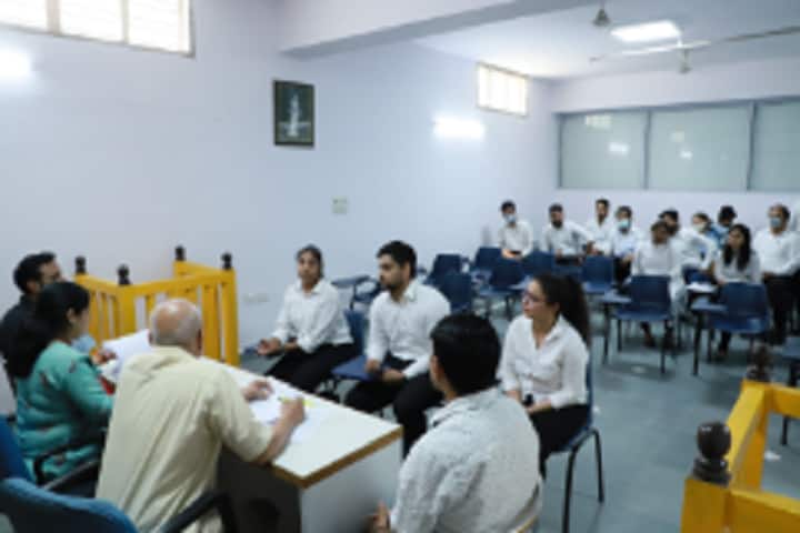 Shri Mangalam College of Law and Management campus in Noida, Uttar Pradesh, India — photo 6