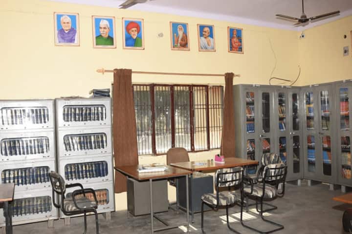 Swami Dayal Bhatnagar Law College campus in Sikandrabad, Uttar Pradesh, India — photo 3