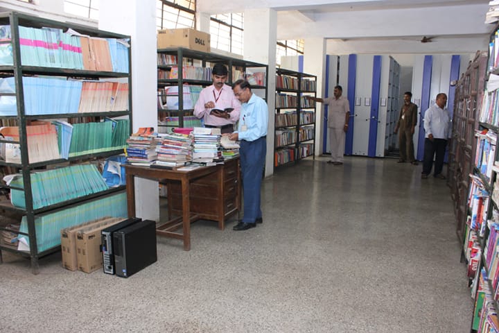 Shri Shahaji Chhatrapati Mahavidyalaya campus in Kolhapur, Maharashtra, India — photo 3