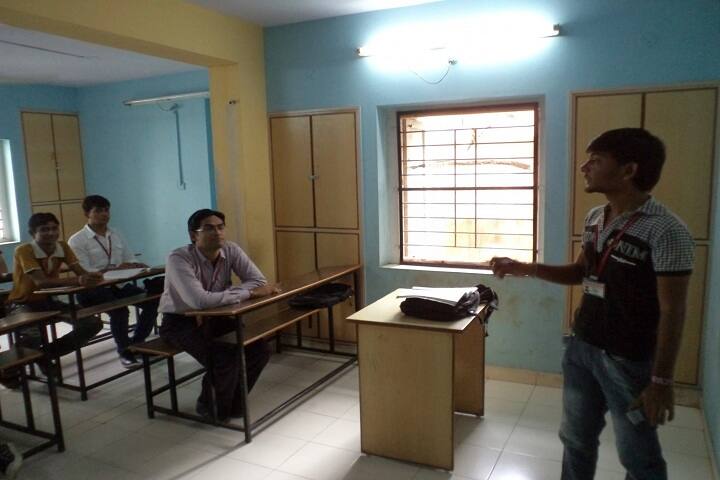 SV Patel Law College campus in Rajkot, Gujarat, India — photo 2