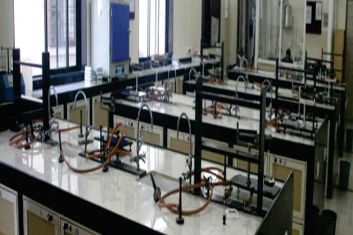 Dr L H Hiranandani College of Pharmacy campus in Ulhasnagar, Maharashtra, India — photo 3