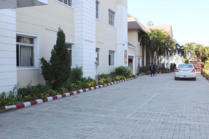 Droan College of Pharmacy campus in Dineshpur, Uttarakhand, India — photo 1