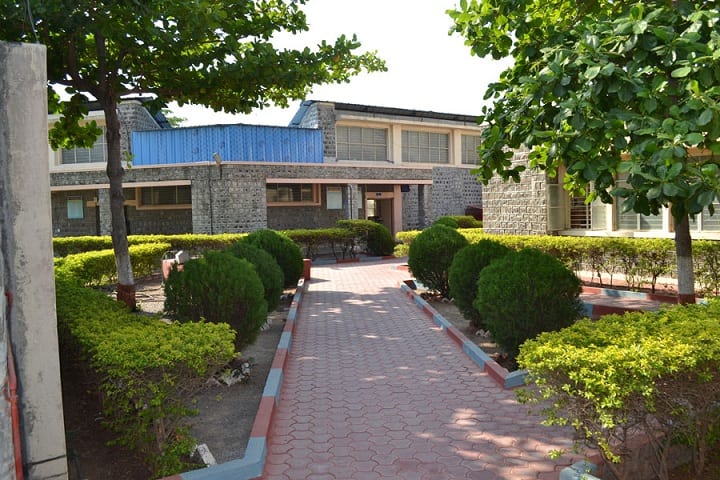 Dr Vithalrao Vikhe Patil Foundations College of Pharmacy campus in Pimpalgaon Malvi, Maharashtra, India — photo 1