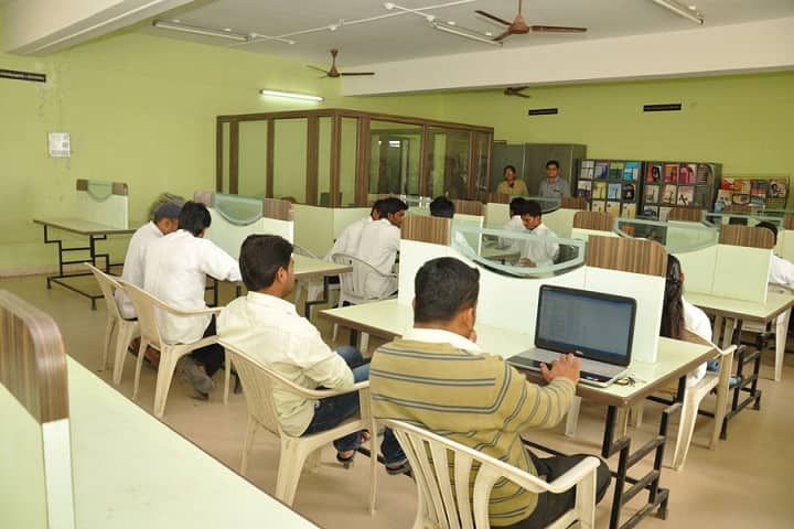 Dr Vithalrao Vikhe Patil Foundations College of Pharmacy campus in Pimpalgaon Malvi, Maharashtra, India — photo 3
