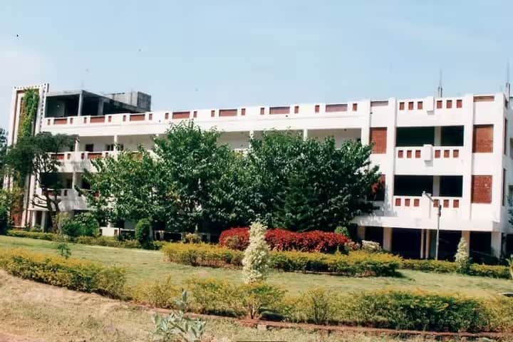 Sri P Basi Reddy College of Law campus in Kadapa, Andhra Pradesh, India — photo 1
