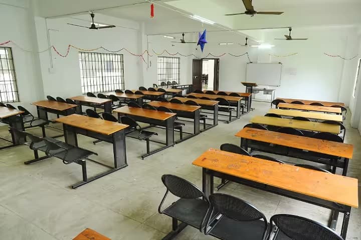 Sree Narayana Law College campus in Manakunnam, Kerala, India — photo 2