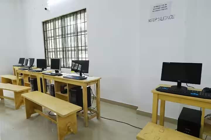 Sree Narayana Law College campus in Manakunnam, Kerala, India — photo 3