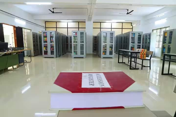 Sree Narayana Law College campus in Manakunnam, Kerala, India — photo 6