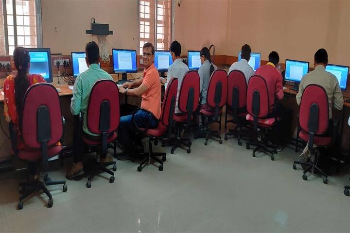 Shri NS Patel Law College campus in Modasa, Gujarat, India — photo 3