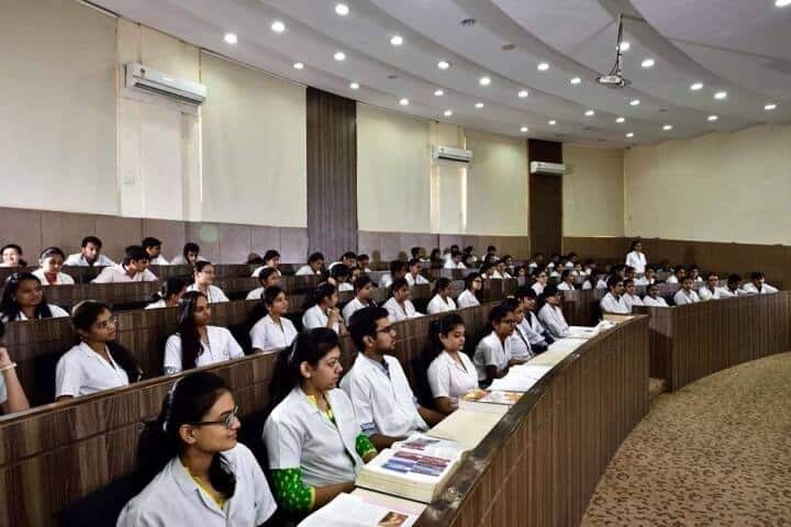 Karnavati School of Dentistry campus in Uvarsad, Gujarat, India — photo 2