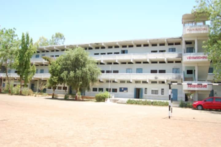 Vidyawardhini Sabha's Arts Commerce and Science College campus in Dhule, Maharashtra, India — photo 1