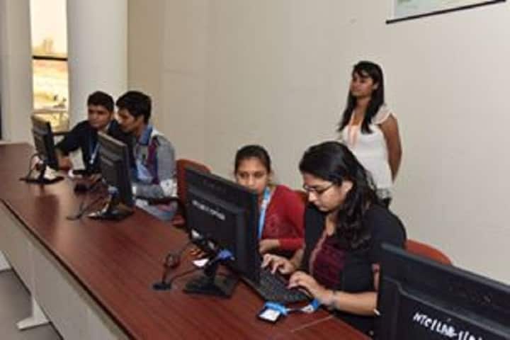 Neotech Institute of Physiotherapy campus in Vadodara, Gujarat, India — photo 6