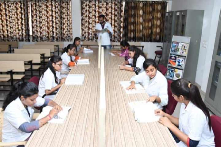Shree Swaminarayan Physiotherapy College campus in Ahmedabad, Gujarat, India — photo 2