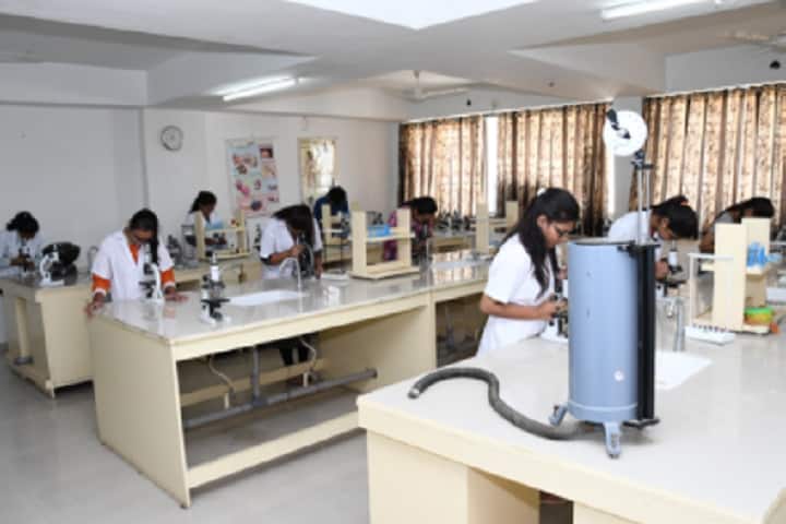 Shree Swaminarayan Physiotherapy College campus in Ahmedabad, Gujarat, India — photo 4