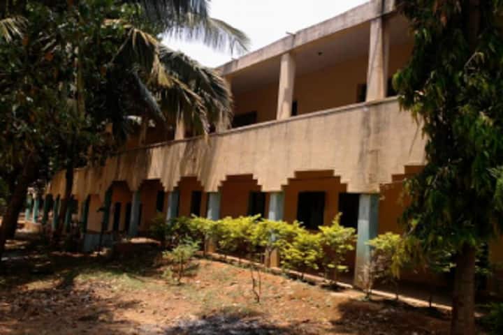 Dr HLT College of Pharmacy campus in Ramanagara, Karnataka, India — photo 5