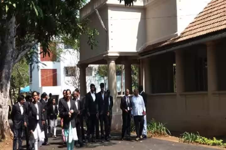 Sri Kengal Hanumanthaiya Law College campus in Kolar Gold Fields, Karnataka, India — photo 1