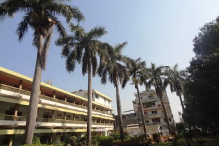 Dr Dayaram Patel Pharmacy College campus in Surat, Gujarat, India — photo 2