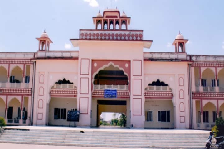 Shri Bhawani Niketan Law College campus in Jaipur, Rajasthan, India — photo 1