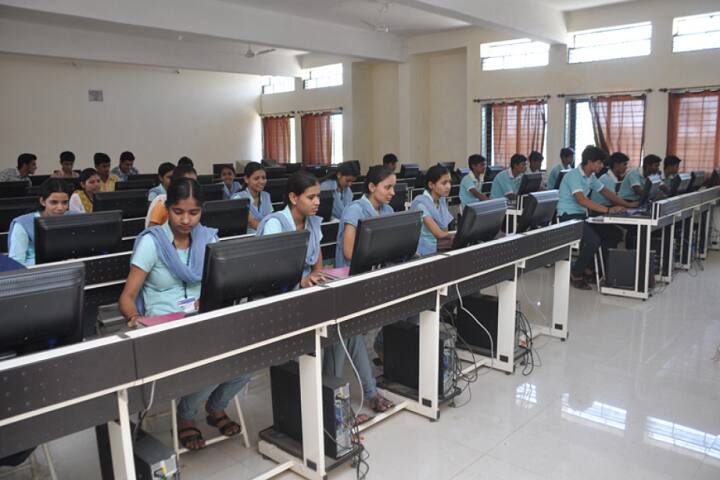 Vasantrao More Polytechnic campus in Parola, Maharashtra, India — photo 2