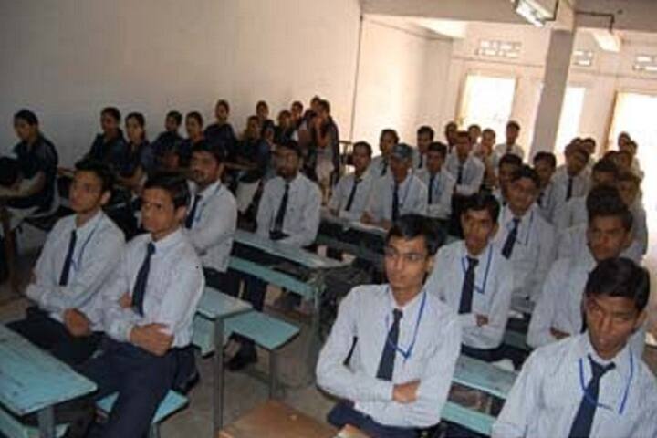 Dhule Charitable Societys Institute of Pharmacy campus in Dhule, Maharashtra, India — photo 1