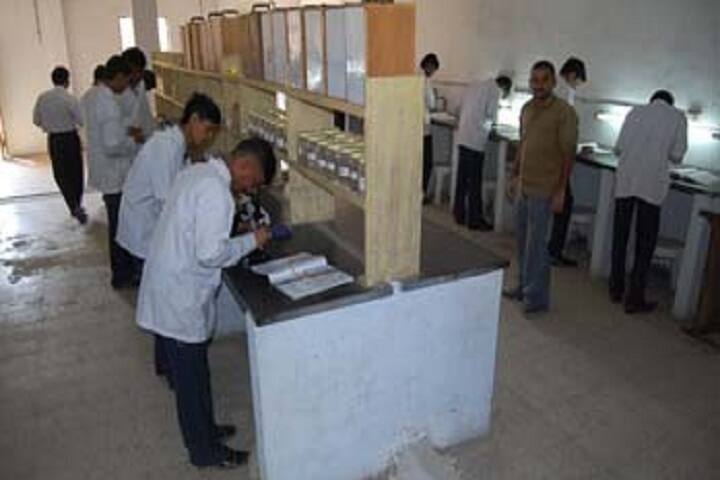 Dhule Charitable Societys Institute of Pharmacy campus in Dhule, Maharashtra, India — photo 2