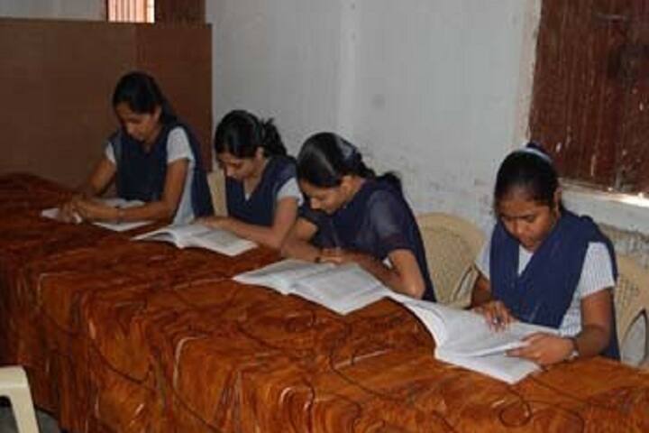 Dhule Charitable Societys Institute of Pharmacy campus in Dhule, Maharashtra, India — photo 6