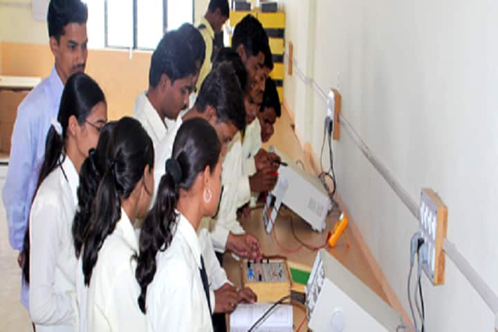 Vamanrao Ithape Polytechnic campus in Sangamner, Maharashtra, India — photo 2